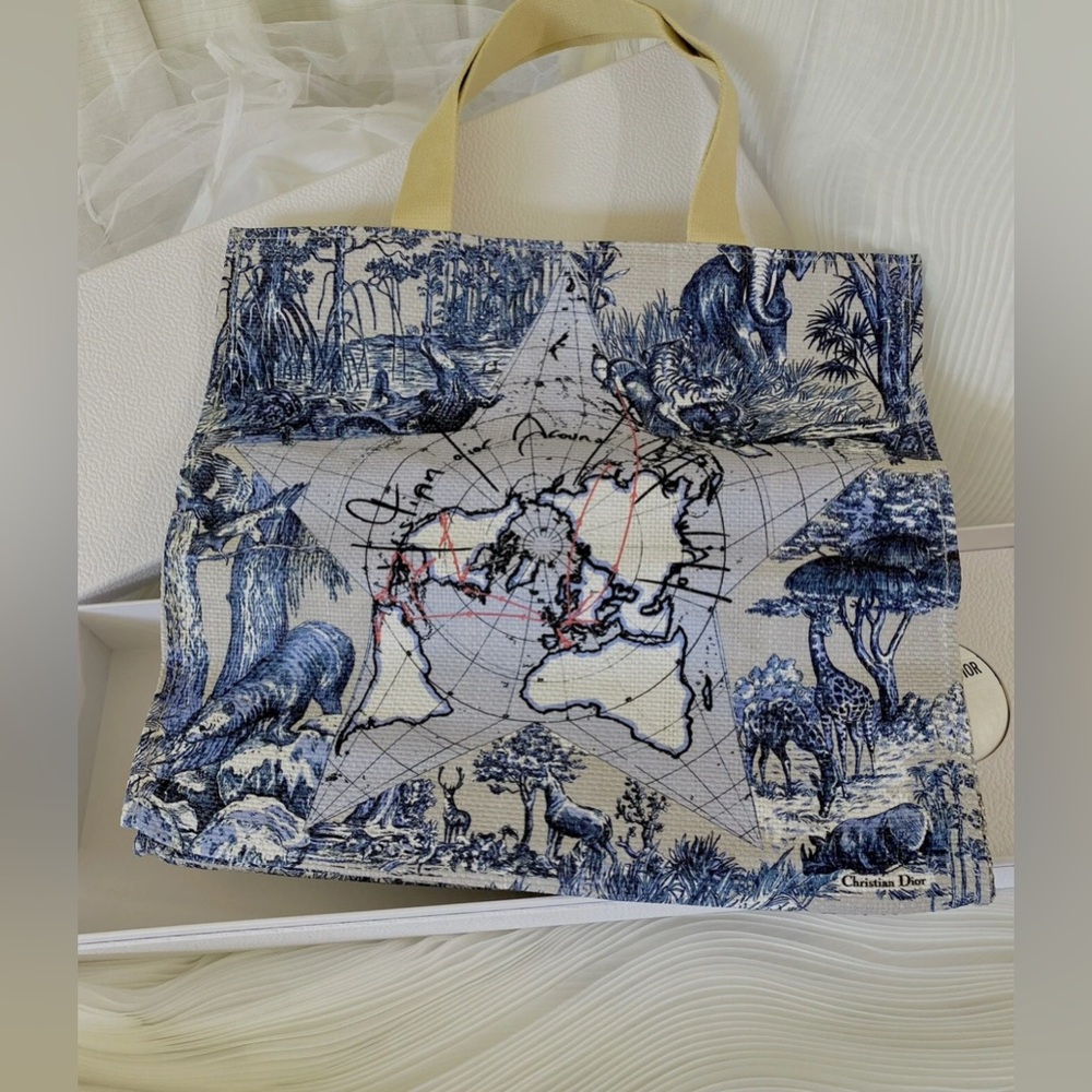 Dior Around The World VIP Gift Set - Tote Bag, Le Baume, Lip Glow, Full Size NIB - Picture 3 of 5